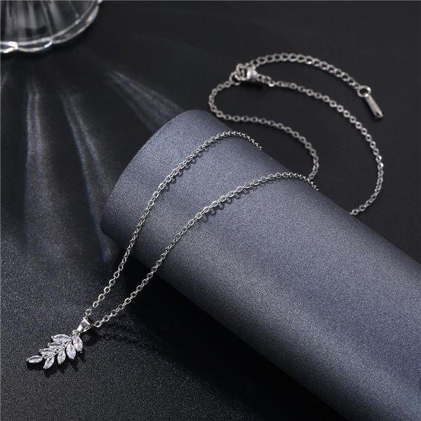 Pendant Necklaces Bride Wedding Dress Accessories Necklace Leaf Zircon Clavicle Chain Women Titanium Steel Ladies, Silver
Pendant Necklaces Bride Wedding Dress Accessories Necklace Leaf Zircon Clavicle Chain Women Titanium Steel Ladies, Silver