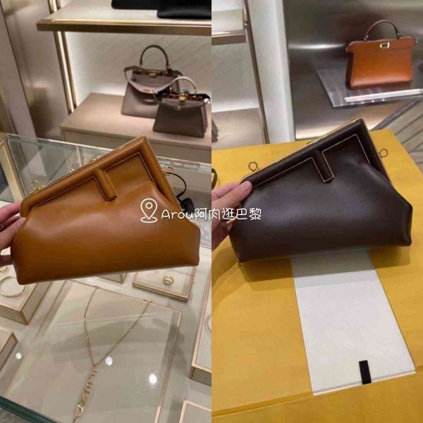factory outlet luxury handbags and storage arou a roufadai fend first dark brown leather carrying one shoulder messenger bag
factory outlet luxury handbags and storage arou a roufadai fend first dark brown leather carrying one shoulder messenger bag