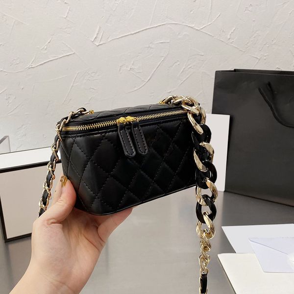 lambskin cosmetic box bags quilted matelasse chain cross body shoulder fashion vanity clutch square luxury designer 6 colors outdoor sacoche
lambskin cosmetic box bags quilted matelasse chain cross body shoulder fashion vanity clutch square luxury designer 6 colors outdoor sacoche