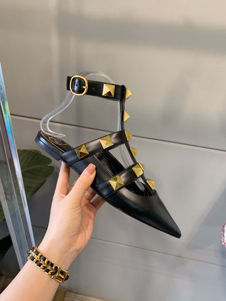 2021 new designer rivet summer luxury sandals good quality designer rivet sandals leather flat sandals size35-41, Black
2021 new designer rivet summer luxury sandals good quality designer rivet sandals leather flat sandals size35-41, Black