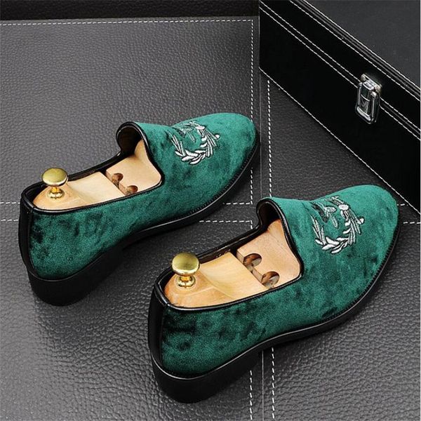 2021 promotion spring men velvet loafers party wedding shoes europe style embroidered red blue velvet slippers driving moccasins, Black
2021 promotion spring men velvet loafers party wedding shoes europe style embroidered red blue velvet slippers driving moccasins, Black