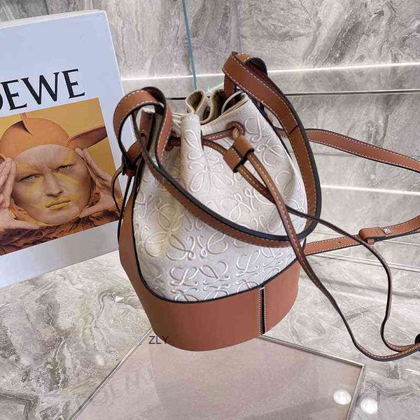 leather bag women's 2021 new fashion large capacity one shoulder messenger bag balloon drawstring bucketzly
leather bag women's 2021 new fashion large capacity one shoulder messenger bag balloon drawstring bucketzly