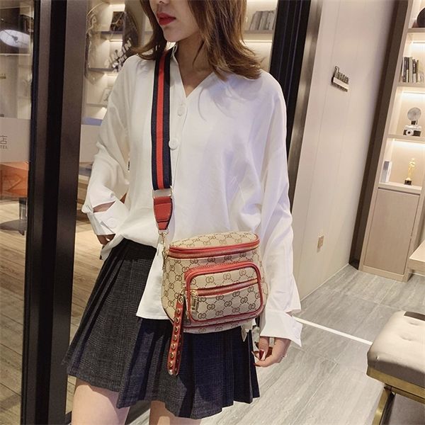 purse bag female new signature leisure simple single shoulder personalized large capacity messenger waist printed bag
purse bag female new signature leisure simple single shoulder personalized large capacity messenger waist printed bag