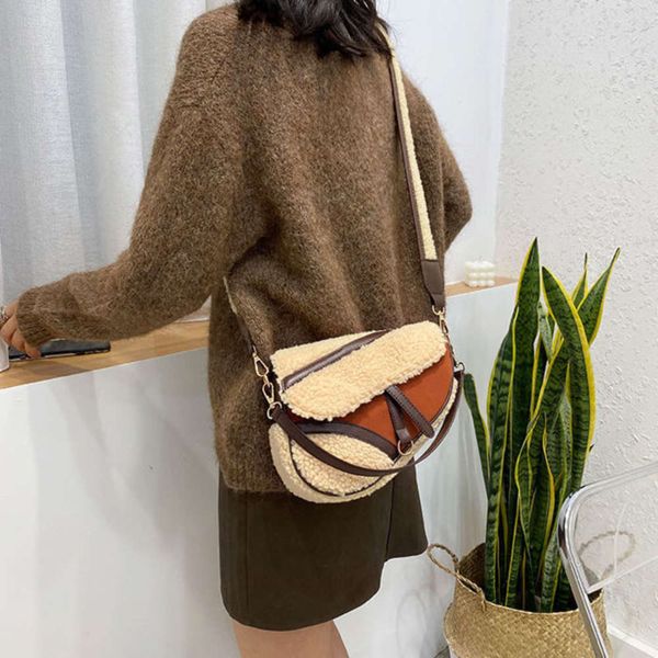 designer luxurywomen lamb plush bag 2021 new single shoulder messenger bag womens armpit retro saddle bag for banquet
designer luxurywomen lamb plush bag 2021 new single shoulder messenger bag womens armpit retro saddle bag for banquet