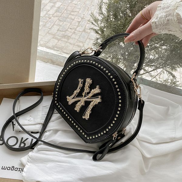 women's bag 2021 new messenger small round fashion rivet single shoulder foreign style hand
women's bag 2021 new messenger small round fashion rivet single shoulder foreign style hand