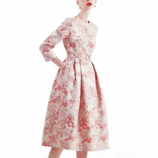 2021 spring new runway jacquard print women's vintage elegant midi ball gown party dress sltp, Black;gray
2021 spring new runway jacquard print women's vintage elegant midi ball gown party dress sltp, Black;gray