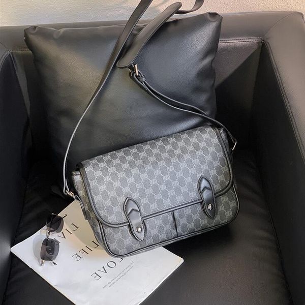 factory direct mens leather shoulder bags daily casual printed postman bag simple and versatile black clamshell men handbag street trend pla
factory direct mens leather shoulder bags daily casual printed postman bag simple and versatile black clamshell men handbag street trend pla