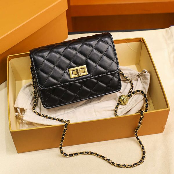 fashion lingge chain women's 2021 new autumn and winter versatile texture messenger net red fashion small square bag
fashion lingge chain women's 2021 new autumn and winter versatile texture messenger net red fashion small square bag