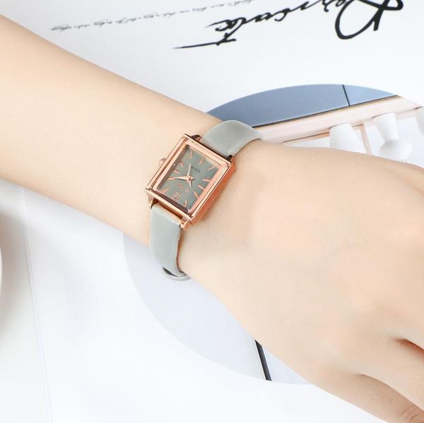 wristwatches 2021 fashion watch girl student simple trend small dial square sen women retro college style, Slivery;brown
wristwatches 2021 fashion watch girl student simple trend small dial square sen women retro college style, Slivery;brown
