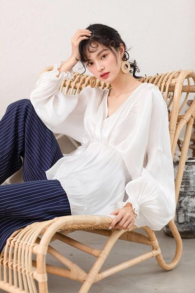 women's blouses & shirts women solid v neck pleated ruffles casual white blouse ladies shirt long sleeve blusas femme 2021 autumn loose
women's blouses & shirts women solid v neck pleated ruffles casual white blouse ladies shirt long sleeve blusas femme 2021 autumn loose