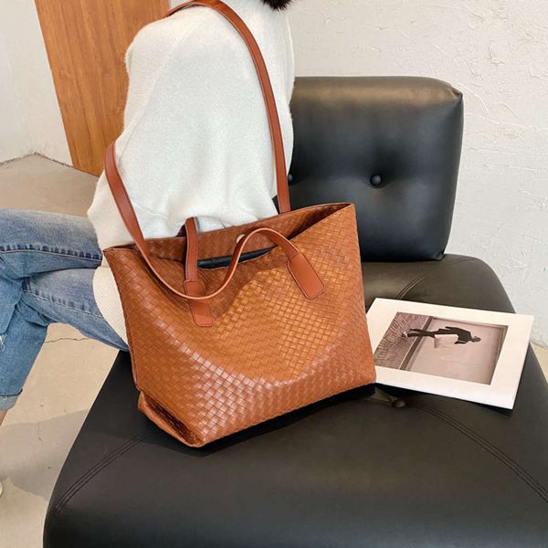 hbp large capacity women's autumn and winter 2021 new korean woven shoulder simple fashion portable tote bag
hbp large capacity women's autumn and winter 2021 new korean woven shoulder simple fashion portable tote bag