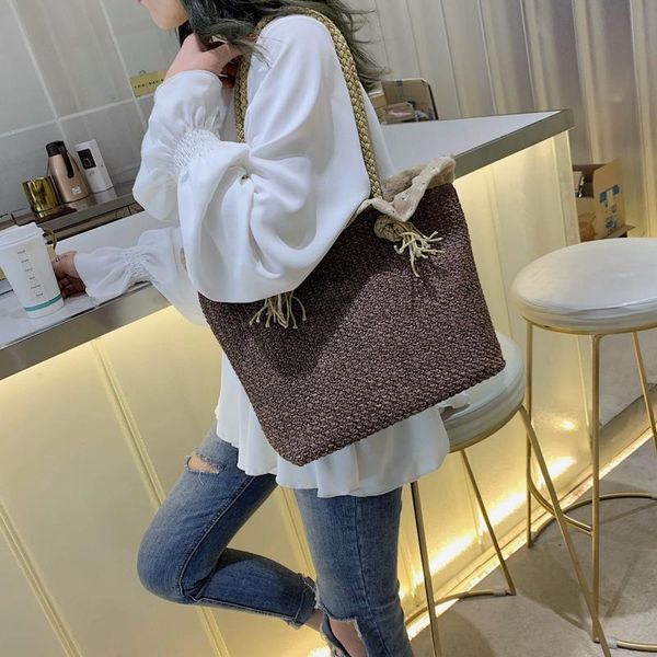 shoulder bags brand bag ladies wallet all-match female handbag designer luxury printing barrel simple famous
shoulder bags brand bag ladies wallet all-match female handbag designer luxury printing barrel simple famous