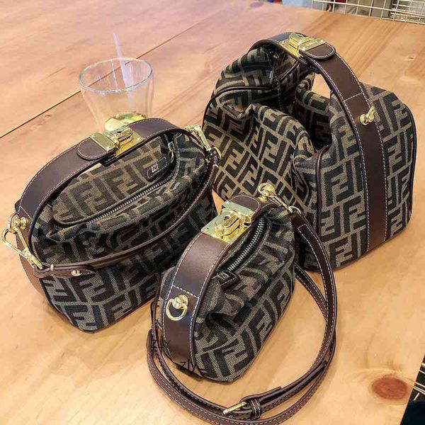 vintage motorcycle pillow lunch box dog walking bag female flower 2021 new french stick armpit medieval zly zly bags handbag women luxurys b
vintage motorcycle pillow lunch box dog walking bag female flower 2021 new french stick armpit medieval zly zly bags handbag women luxurys b