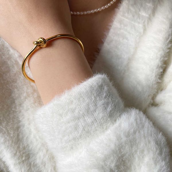 ghidbk vintage minimalist 3.0/3.5mm thick knotted open bangles in stainless statement steel street style bracelets women jewelry q0719, Black
ghidbk vintage minimalist 3.0/3.5mm thick knotted open bangles in stainless statement steel street style bracelets women jewelry q0719, Black