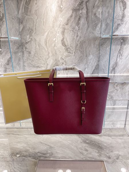 version of the one shoulder 2021 bag handbag tote large leather shopping luxury goods many sandwich wholesale handbags plain size30*28
version of the one shoulder 2021 bag handbag tote large leather shopping luxury goods many sandwich wholesale handbags plain size30*28