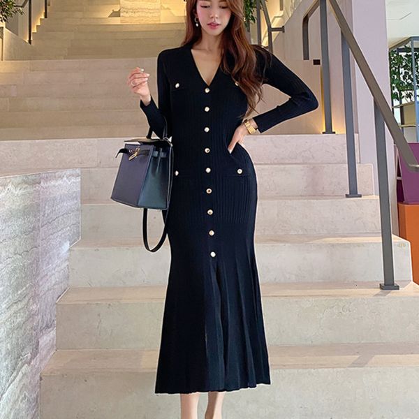 2021 new christmas korean sweater women bodycon autumn buttons mermaid knitted long robe vestidos b1mr, Black;gray
2021 new christmas korean sweater women bodycon autumn buttons mermaid knitted long robe vestidos b1mr, Black;gray