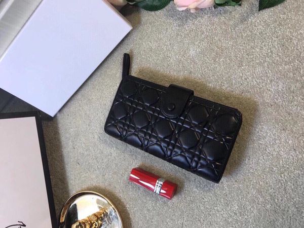2021 fashionable and beautiful ladies famous shoulder bag leather chain messenger bag fashionable size:19*10cm black1, Black
2021 fashionable and beautiful ladies famous shoulder bag leather chain messenger bag fashionable size:19*10cm black1, Black