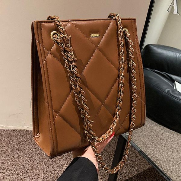 evening bags high-quality ladies retro chain tote bag for fall/winter 2021 style rhomboid embroidery thread one-shoulder small square
evening bags high-quality ladies retro chain tote bag for fall/winter 2021 style rhomboid embroidery thread one-shoulder small square