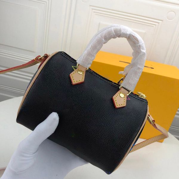 designer lady cross-body bag luxury leather shoulder chain handbag cover classic fashion size 15-10-7cm m61252
designer lady cross-body bag luxury leather shoulder chain handbag cover classic fashion size 15-10-7cm m61252