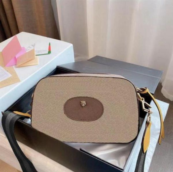 2022 luxurys designers wallet geranium print fashion bags card holder carry around women money cards coins bag men leather purse long busine, Red;black
2022 luxurys designers wallet geranium print fashion bags card holder carry around women money cards coins bag men leather purse long busine, Red;black