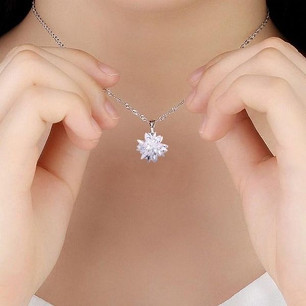 pendant necklaces ladies fashion crystal flower necklace choker three-dimensional zircon clavicle chain jewelry for women accessories, Silver
pendant necklaces ladies fashion crystal flower necklace choker three-dimensional zircon clavicle chain jewelry for women accessories, Silver