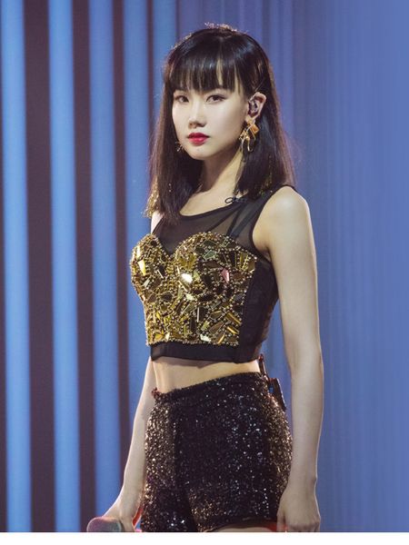 gold red beaded chest tank shaping performance wear dance performance dress beaded glass sequined vests bosom bound, Black;red
gold red beaded chest tank shaping performance wear dance performance dress beaded glass sequined vests bosom bound, Black;red