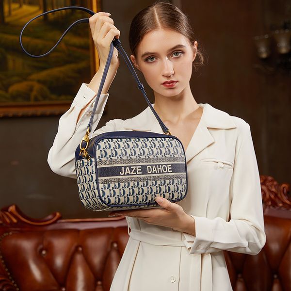 axillary package women's small bag 2021 leather foreign style simple large capacity messenger fashion
axillary package women's small bag 2021 leather foreign style simple large capacity messenger fashion