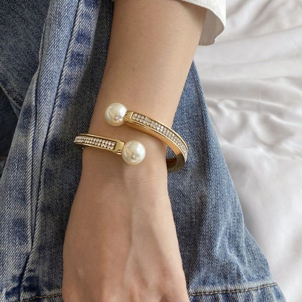 popular selling bracelet fashion women's jewelry light luxury bracelet double ended open pearl diamond alloy, Black
popular selling bracelet fashion women's jewelry light luxury bracelet double ended open pearl diamond alloy, Black