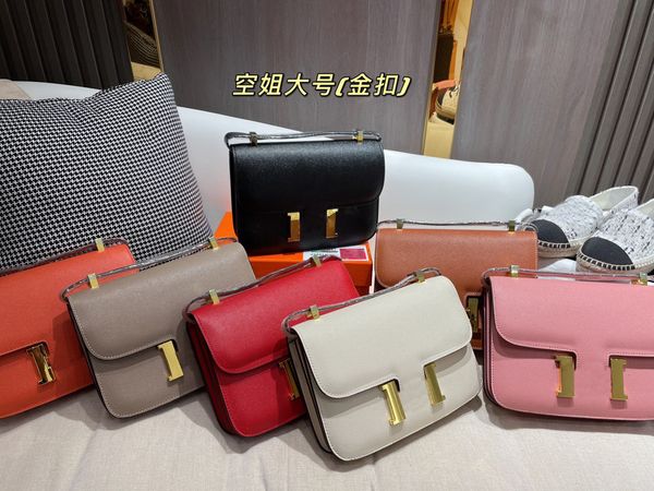 cross body totes shoulder bag handbag fashion luxury designer bag leather gold hardware
cross body totes shoulder bag handbag fashion luxury designer bag leather gold hardware