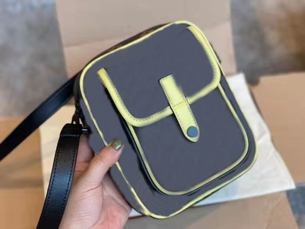 camera bag women's and men's handbags cross-body luxury designer fashion shopping money card one shoulder retro classic size15*19c
camera bag women's and men's handbags cross-body luxury designer fashion shopping money card one shoulder retro classic size15*19c