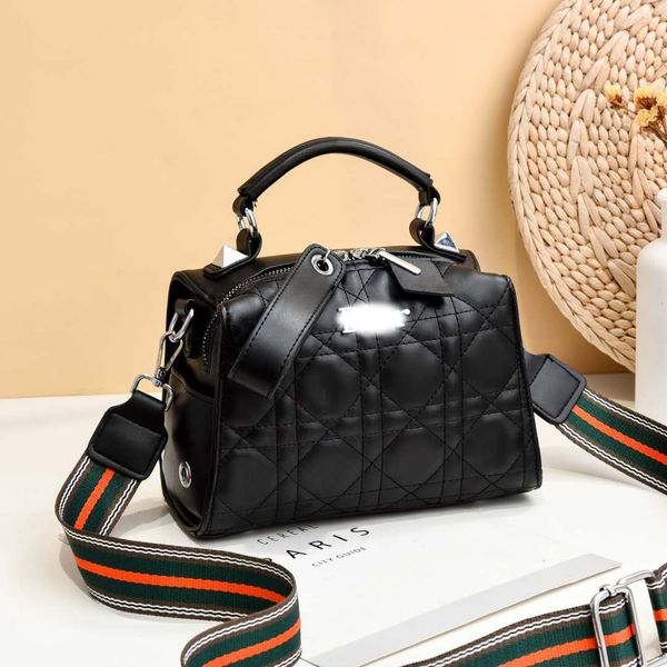 women's single shoulder bag 2021 new bag sweet fashion straddle women's bag c0301
women's single shoulder bag 2021 new bag sweet fashion straddle women's bag c0301