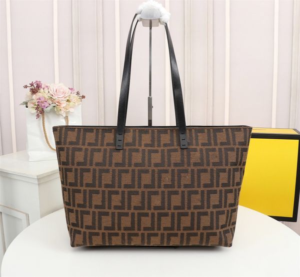 new shoulder bags women handbag crossbody bag brands designer handbags flower printing bag purse size:45x28x131, Black
new shoulder bags women handbag crossbody bag brands designer handbags flower printing bag purse size:45x28x131, Black