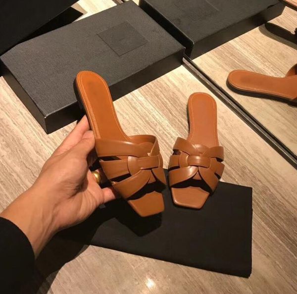 2022 designer luxury women sandal tribote smooth muller sandals ladies summer slippers good quality with box size 35-42, Black
2022 designer luxury women sandal tribote smooth muller sandals ladies summer slippers good quality with box size 35-42, Black