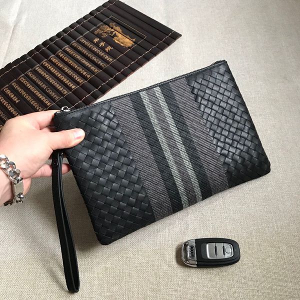 men's handbag holding bag large capacity head leather handbag embroidered woven leather korean flat boys' bag
men's handbag holding bag large capacity head leather handbag embroidered woven leather korean flat boys' bag