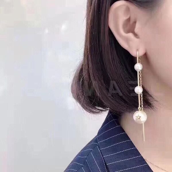 2021 luxury designer jewelry new size pearl letter earrings net red fairy temperament tassel long earrings, Silver
2021 luxury designer jewelry new size pearl letter earrings net red fairy temperament tassel long earrings, Silver