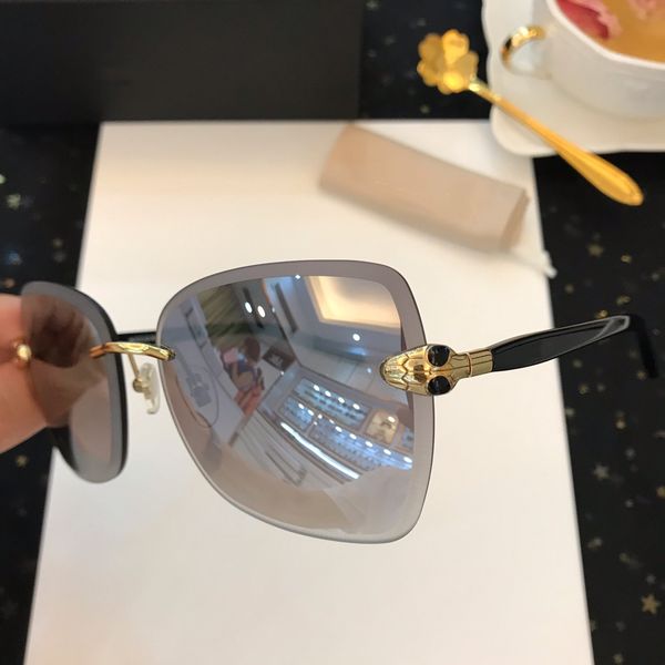 luxury girls sunglasses designer ladies pilot glasses metal women men goggle refletive sun glasses one piece female mirror shades uv400, White;black
luxury girls sunglasses designer ladies pilot glasses metal women men goggle refletive sun glasses one piece female mirror shades uv400, White;black