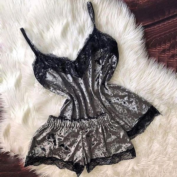 sleepwear femme women lingerie camisole bow shorts v-neck velvet pajamas sleepwear sleep vetements de nuit, Black;red
sleepwear femme women lingerie camisole bow shorts v-neck velvet pajamas sleepwear sleep vetements de nuit, Black;red