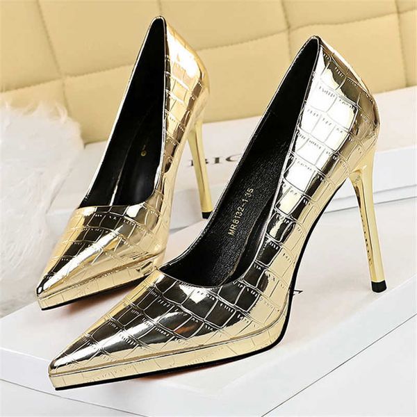 famous brand 2022 women fetish .5cm high heels platform prom pumps lady scarpins silver stiletto wedding bridal nightclub shoes designer c, Black
famous brand 2022 women fetish .5cm high heels platform prom pumps lady scarpins silver stiletto wedding bridal nightclub shoes designer c, Black