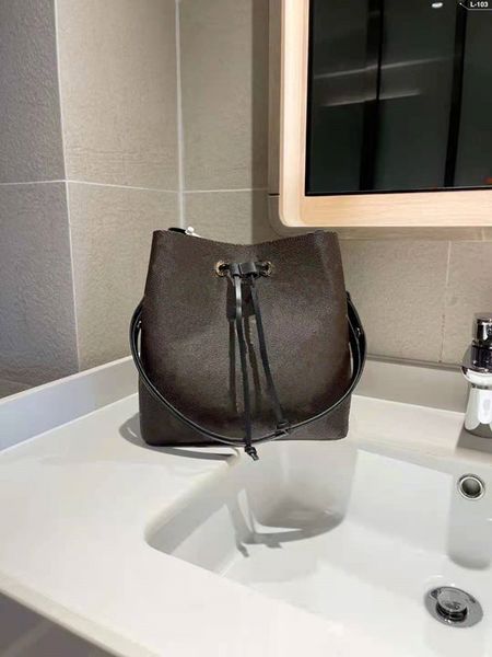 wholesale and retail new fashion designer luxury handbag wallet female luxury designer bag handbag outdoor shopping bag
wholesale and retail new fashion designer luxury handbag wallet female luxury designer bag handbag outdoor shopping bag
