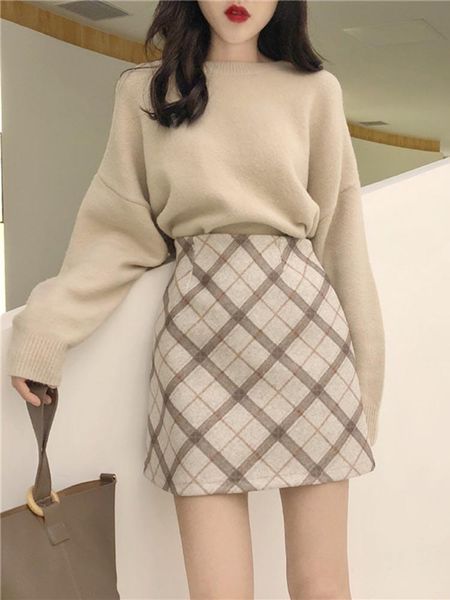 skirts high waist woolen short skirt female autumn and winter a word 2021 wild warm faldas, Black
skirts high waist woolen short skirt female autumn and winter a word 2021 wild warm faldas, Black