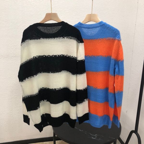 2021 new mohair malha roundneck listrado solto pulver camisola para a mulher outono inverno designer roupas femininas de luxo 611z, White;black
2021 new mohair malha roundneck listrado solto pulver camisola para a mulher outono inverno designer roupas femininas de luxo 611z, White;black