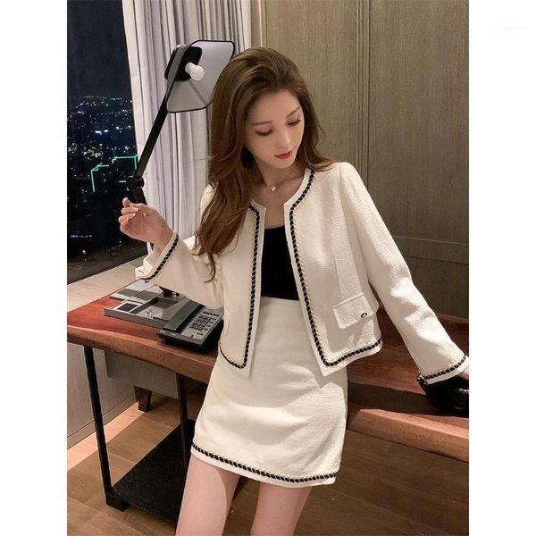 hong kong style hepburn two-piece women's long-sleeved elegant jacket with high waist overskirt suit1, White
hong kong style hepburn two-piece women's long-sleeved elegant jacket with high waist overskirt suit1, White