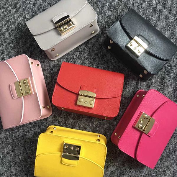 women's f wholesale same chain 21cm medium new one shoulder crossbody versatile leather small square bag yw luxurys designers bag yw lu
women's f wholesale same chain 21cm medium new one shoulder crossbody versatile leather small square bag yw luxurys designers bag yw lu