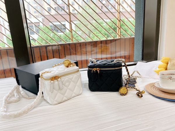 ladies shoulder bag, square fashion, luxury high-quality portable coin purse handbagcc
ladies shoulder bag, square fashion, luxury high-quality portable coin purse handbagcc