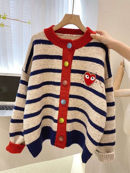 sweater cardigan women's 2020 new autumn and winter color striped short versatile embroidery love knitted jacket fashion, White;black
sweater cardigan women's 2020 new autumn and winter color striped short versatile embroidery love knitted jacket fashion, White;black