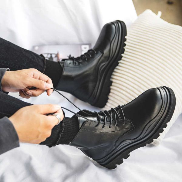 men's sho autumn british high casual work cloth middle trendy leather dert boots versatile martin
men's sho autumn british high casual work cloth middle trendy leather dert boots versatile martin