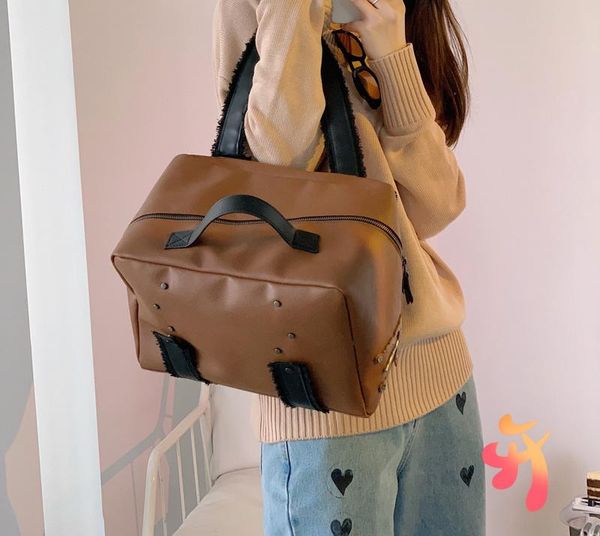 backpack adererror cracked rivet leather label messenger bag men's women's multi-purpose square satchel
backpack adererror cracked rivet leather label messenger bag men's women's multi-purpose square satchel