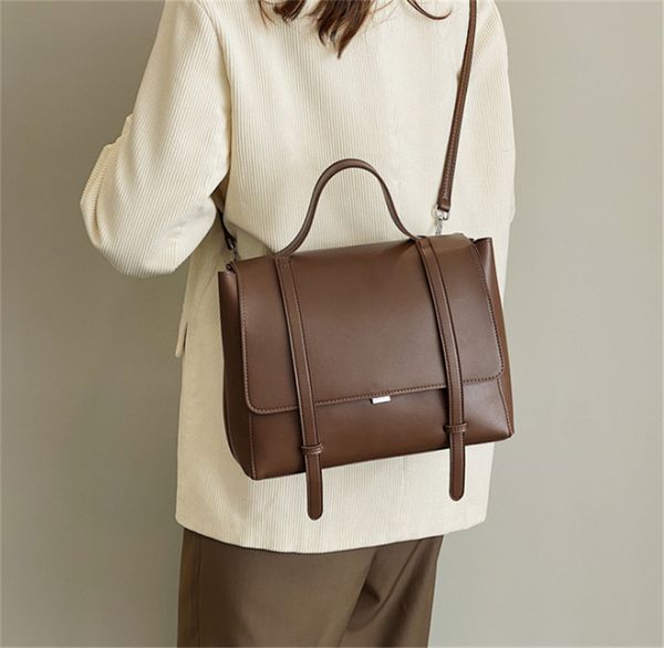 women handbags large capacity women's bag autumn and winter new personalized postman shoulders bags retro fashion pu portable lady brie
women handbags large capacity women's bag autumn and winter new personalized postman shoulders bags retro fashion pu portable lady brie