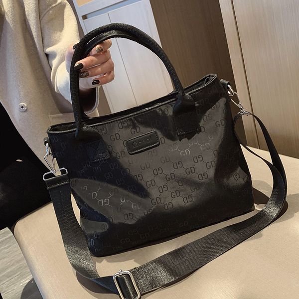 luxury handbags 2021 winter new fashion messenger large capacity single shoulder japanese and korean simple tote handbag
luxury handbags 2021 winter new fashion messenger large capacity single shoulder japanese and korean simple tote handbag