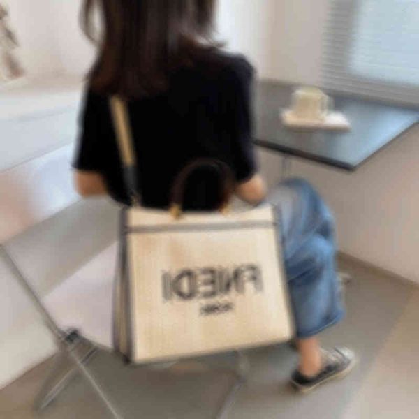 new straw woven large capacity handbag letter wide shoulder strap single shoulder messenger bucket women's purses
new straw woven large capacity handbag letter wide shoulder strap single shoulder messenger bucket women's purses